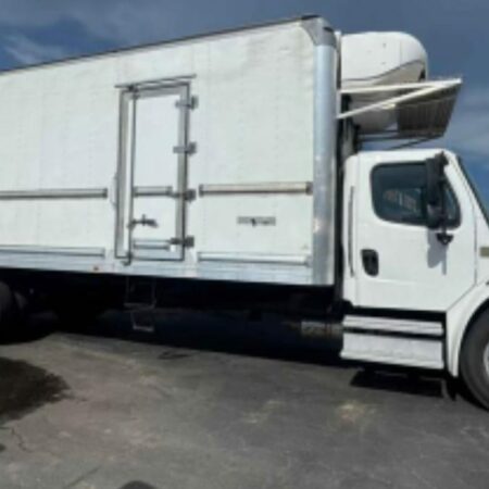 2019 FREIGHTLINER REFRIGERATED BOX TRUCK 26 FT WITH LIFTGATE
