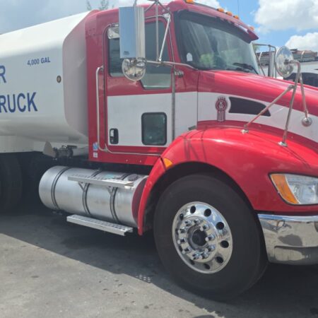 2019 KENWORTH T370 4,000 GALLON WATER TRUCK 4,000 GALLONS CAPACITY