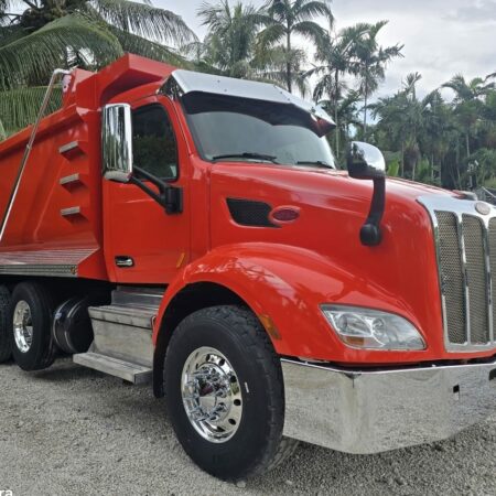 2022 PETERBILT 579 DUMP TRUCK TRI-AXLE W/ 100.000 LB REAR HITCH