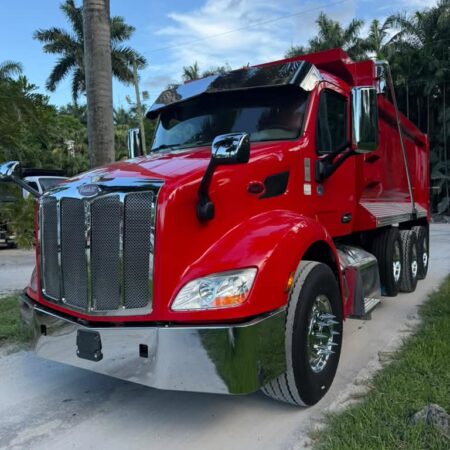 2022 PETERBILT 579 DUMP TRUCK TRI-AXLE W/ 100.000 LB REAR HITCH