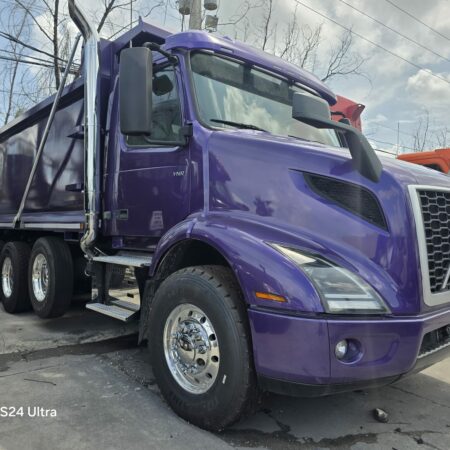 2023 VOLVO VNR TRI-AXLE DUMP TRUCK LOW MILES