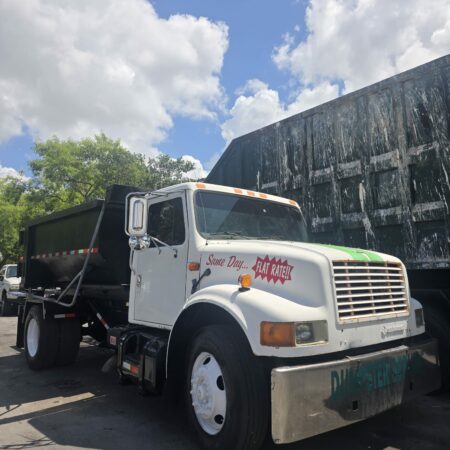 1998 INTERNATIONAL ROLL-OFF TRUCK WITH 12 FT BIN