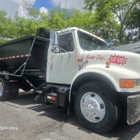 1998 INTERNATIONAL ROLL-OFF TRUCK WITH 12 FT BIN