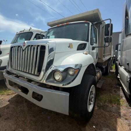 2018 INTERNATIONAL HV DUMP TRUCK TANDEM AXLE LOW MILES