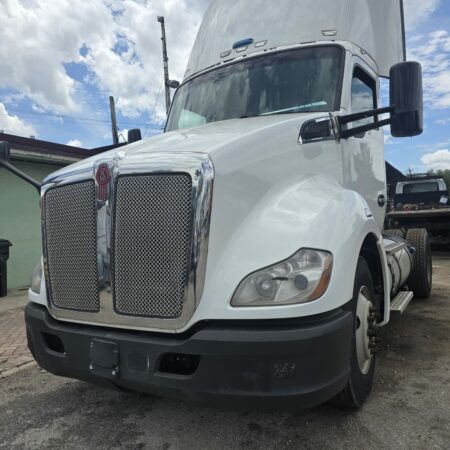 2018 PETERBILT DAY CAB TRUCK SINGLE AXLE