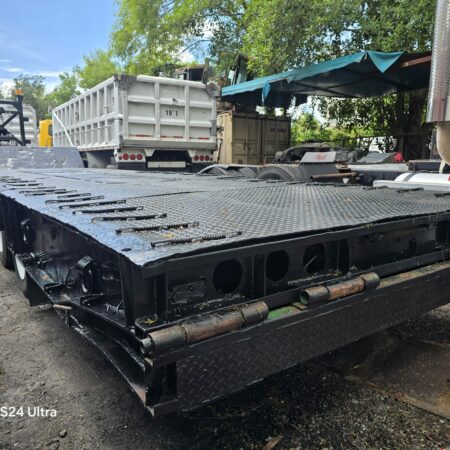 1985 TRAIL KING LANDOLL TRI-AXLE TRAILER W/ WINCH TRI-AXLE 40 FT LENGTH DECK