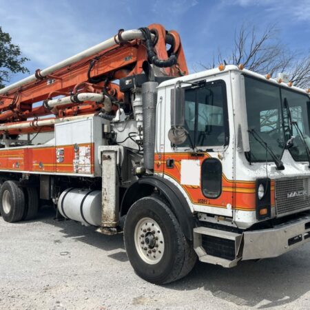 2003 SCHWING 39M CONCRETE PUMP TRUCK ON 2003 MACK