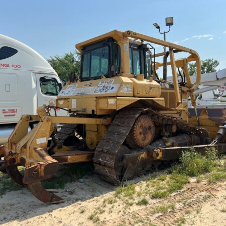 2004 CATERPILLAR D6R XL DOZER WITH RIPPER & A/C ENCLOSED CAB
