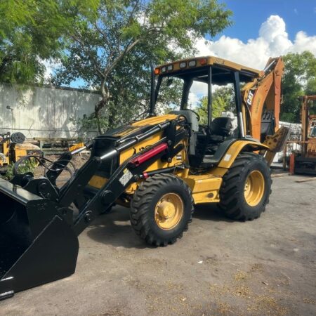 2005 CATERPILLAR 420D IT 4X4 W/ QUICK CONNECT & 3 ATTACHMENTS