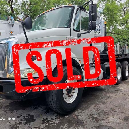 2005 INTERNATIONAL DAY CAB TANDEM AXLE TRUCK W/ WET LINE KIT & HEADACHE RACK