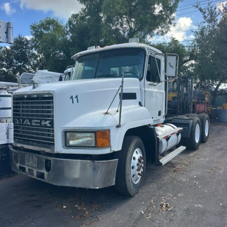 2000 MACK CH TANDEM AXLE DAY CAB TRUCK