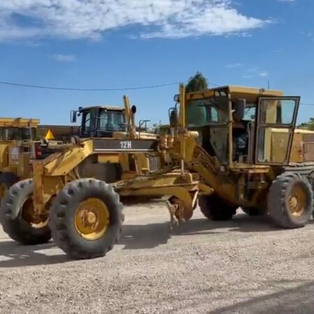 2004 CATERPILLAR 12H MOTOR GRADER W/CAB FORMER COUNTY-OWNED MACHINE