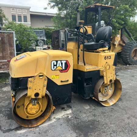 2004 CATERPILLAR CB-224D TANDEM VIBRATORY ROLLER