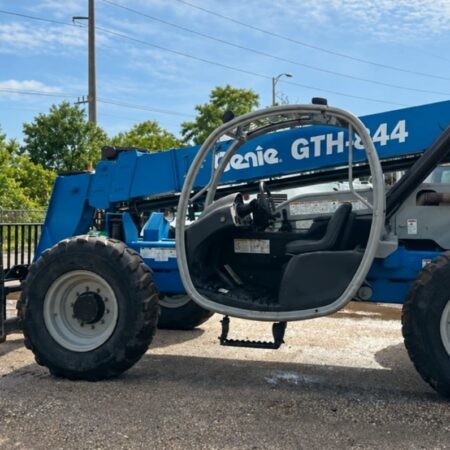 2010 GENIE GTH-844 TELEHANDLER  8,000 LBS CAPACITY 44 FT LIFT HEIGHT