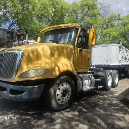 2010 INTERNATIONAL DAY CAB WITH WET LINE KIT & TANDEM AXLE