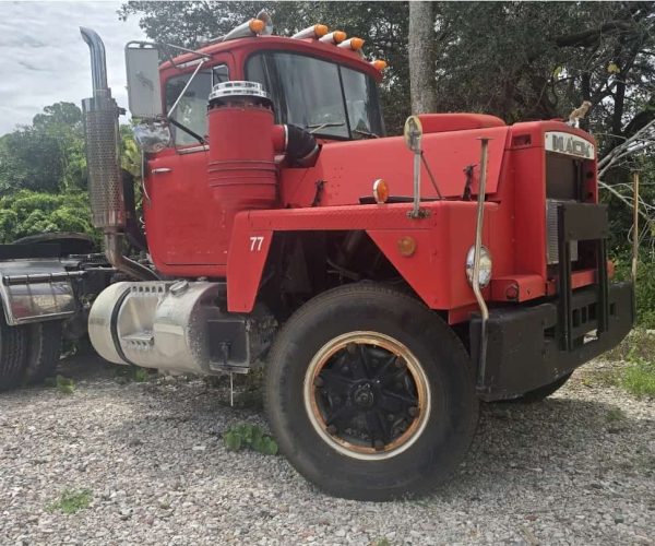 1985 MACK R6885T TANDEM AXLE TRUCK WITH WET LINE KIT DOUBLE FRAME 002