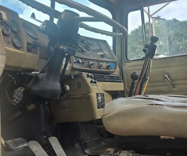 1985 MACK R6885T TANDEM AXLE TRUCK WITH WET LINE KIT DOUBLE FRAME 003