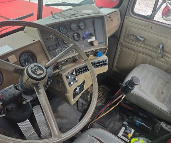 1985 MACK R6885T TANDEM AXLE TRUCK WITH WET LINE KIT DOUBLE FRAME 005