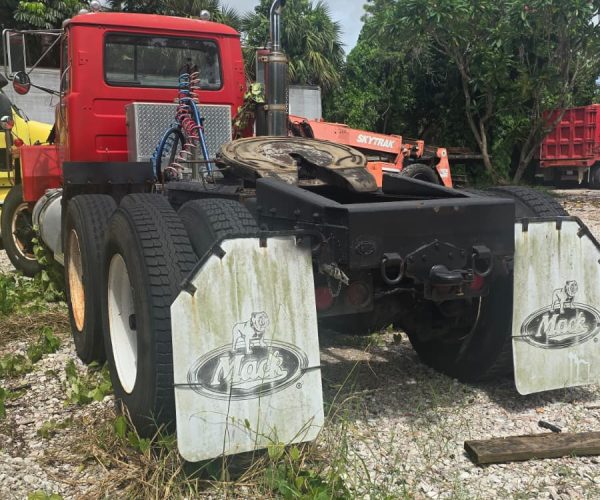 1985 MACK R6885T TANDEM AXLE TRUCK WITH WET LINE KIT DOUBLE FRAME 006