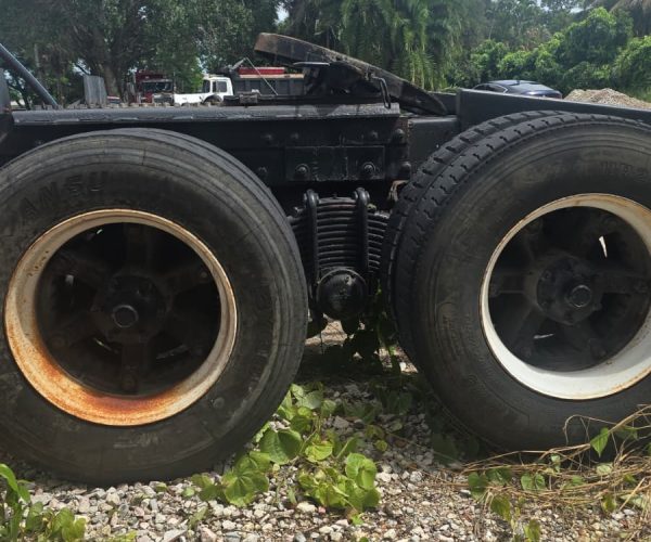 1985 MACK R6885T TANDEM AXLE TRUCK WITH WET LINE KIT DOUBLE FRAME 010