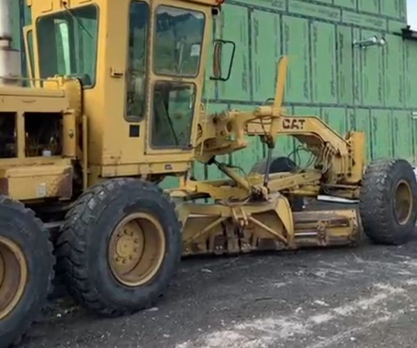 1989 CATERPILLAR MOTOR GRADER 140G ENCLOSED CAB WITH REAR RIPPER NUEVAS 005