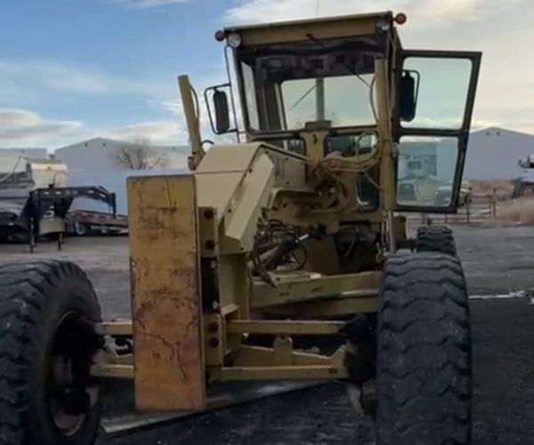 1989 CATERPILLAR MOTOR GRADER 140G ENCLOSED CAB WITH REAR RIPPER NUEVAS 009