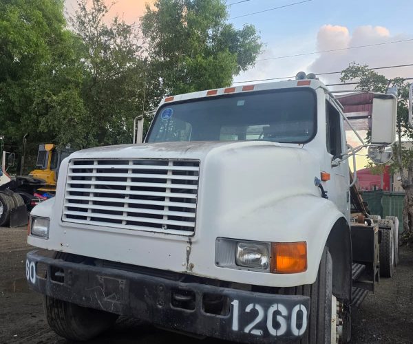 1990 INTERNATIONAL DT466 ROLL OFF 24FT W TARP 002