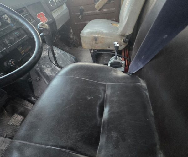 1990 INTERNATIONAL DT466 ROLL OFF 24FT W TARP 006