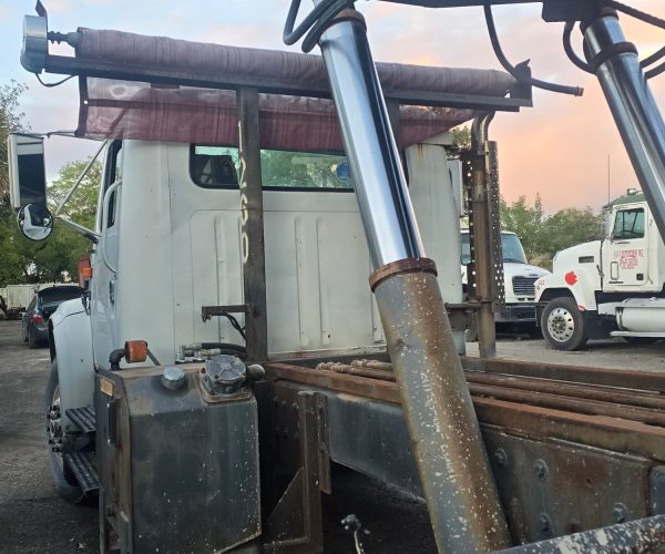 1990 INTERNATIONAL DT466 ROLL OFF 24FT W TARP 013