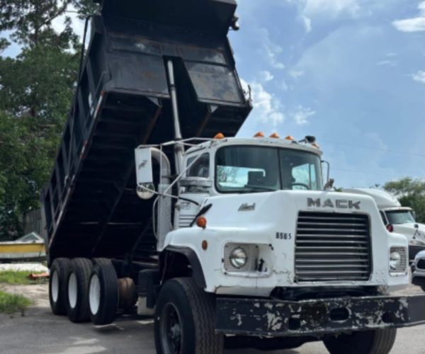 1990 MACK RD DUMP TRI-AXLE 002