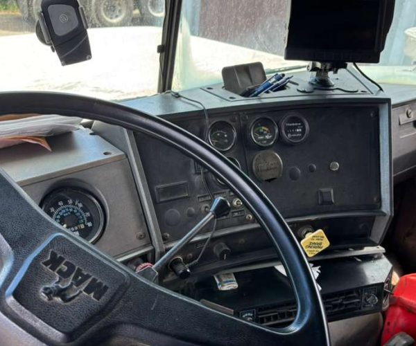 1990 MACK RD DUMP TRI-AXLE 008