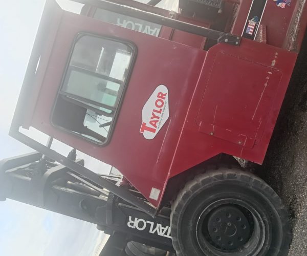 1990 TAYLOR FORKLIFT W52 CAPACITY 52,000 LBS 25 TON 002