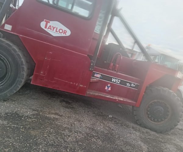 1990 TAYLOR FORKLIFT W52 CAPACITY 52,000 LBS 25 TON 005