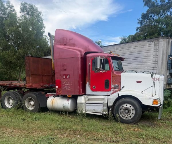 1991 PETERBILT SLEEPER TRUCK TRACTOR WITH 45 1983 FT FLATBED 003