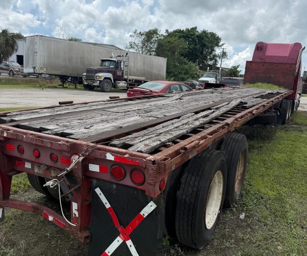 1991 PETERBILT SLEEPER TRUCK TRACTOR WITH 45 1983 FT FLATBED 004