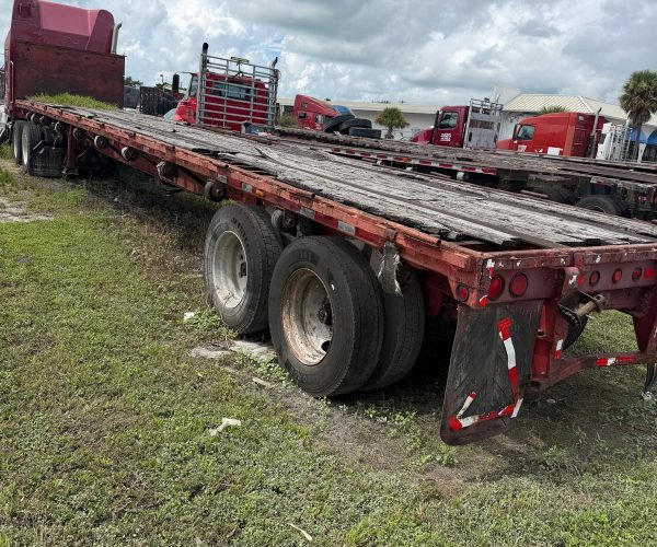 1991 PETERBILT SLEEPER TRUCK TRACTOR WITH 45 1983 FT FLATBED 005
