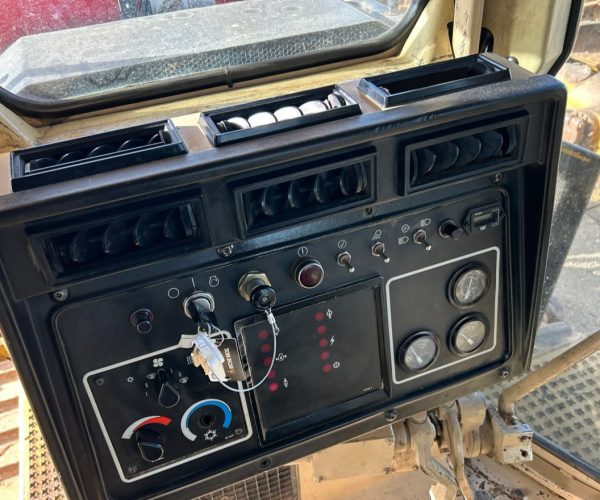 1995 CATERPILLAR D7H DOZER CAB TWO CYLINDER MULTI-SHANK RIPPER 007