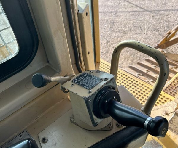 1995 CATERPILLAR D7H DOZER CAB TWO CYLINDER MULTI-SHANK RIPPER 008