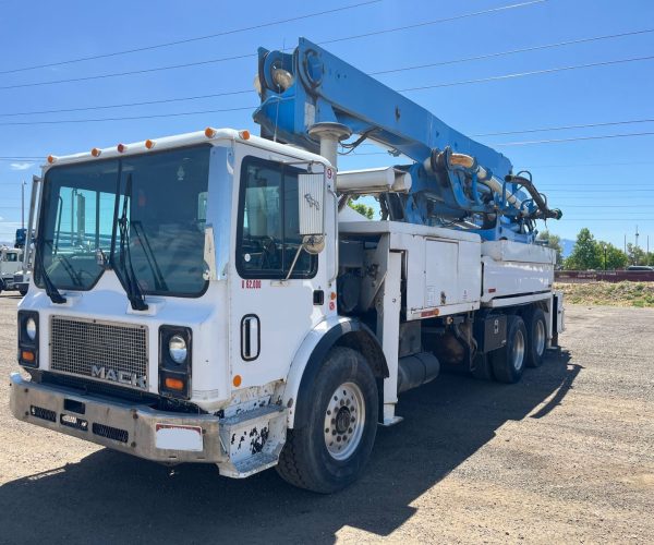 1996 PUTZMEISTER CONCRETE PUMP 31 METERS MOUNTED ON A 1998 MACK MR 001