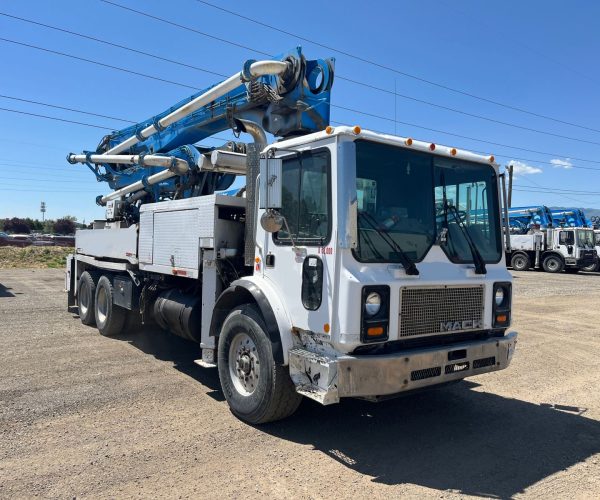 1996 PUTZMEISTER CONCRETE PUMP 31 METERS MOUNTED ON A 1998 MACK MR 002
