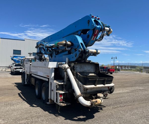 1996 PUTZMEISTER CONCRETE PUMP 31 METERS MOUNTED ON A 1998 MACK MR 005