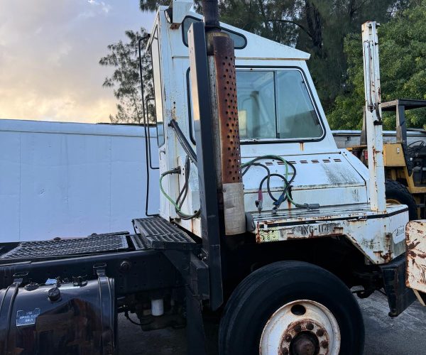 1997 OTAWA 30 SPOTTER TRUCK 4X2 003