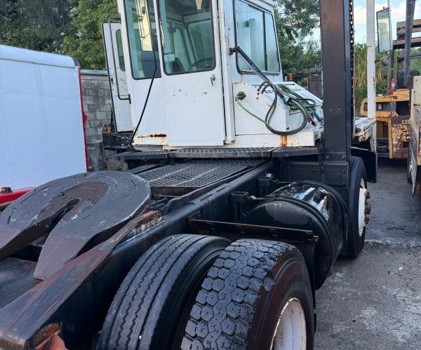 1997 OTAWA 30 SPOTTER TRUCK 4X2 004