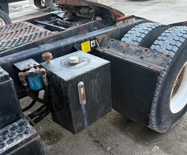 1997 OTAWA 30 SPOTTER TRUCK 4X2 011