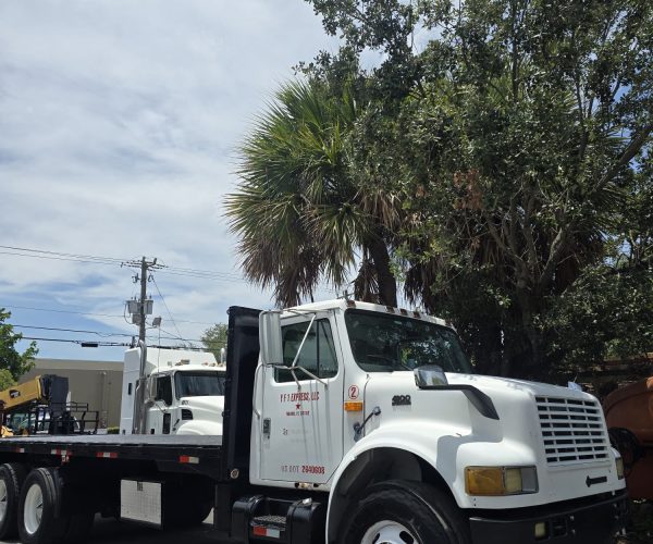 1998 INTERNATIONAL DT466 FLAT BED 26FT TANDEM 002