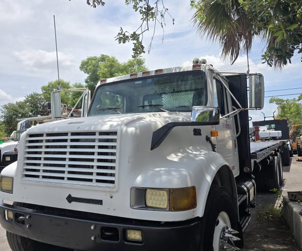 1998 INTERNATIONAL DT466 FLAT BED 26FT TANDEM 003