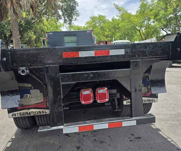 1998 INTERNATIONAL DT466 FLAT BED 26FT TANDEM 006