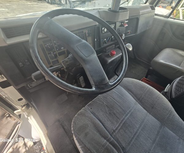 1998 INTERNATIONAL DT466 FLAT BED 26FT TANDEM 010