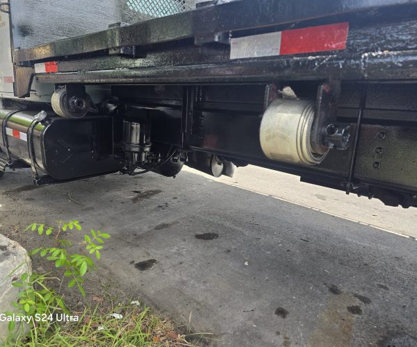 1998 INTERNATIONAL DT466 FLAT BED 26FT TANDEM 014