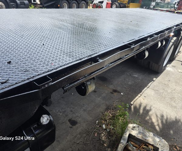 1998 INTERNATIONAL DT466 FLAT BED 26FT TANDEM 017
